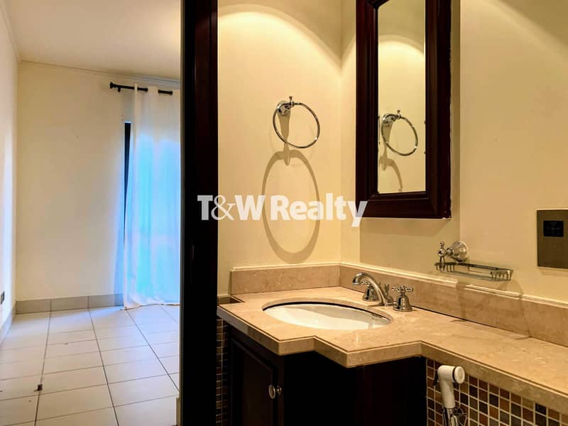 13 Exclusive| 2 BR Ensuite in Downtown