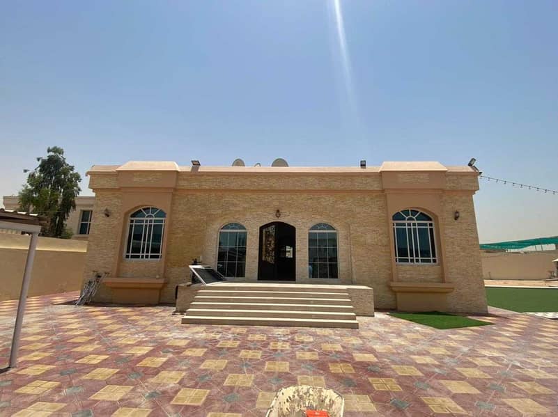 Villa for sale in Al Qarayen, characterized by a privileged location, with a wonderful view, close to all services, and at an incredible price