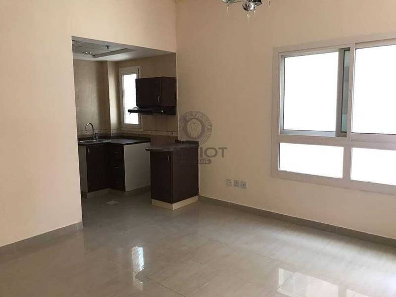 4 Spacious STUDIO With Close Kitchen Next Moe Metro