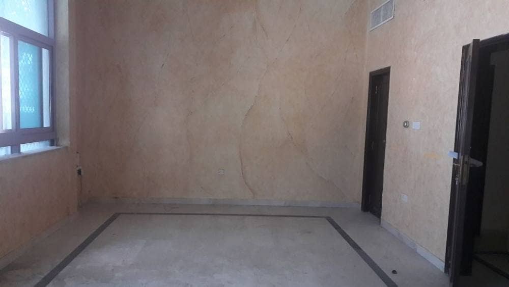 BRIGHT AND HUGE 3 BEDROOM VILLA WITH BALCONY  AVAILABLE IN DELMA  80K