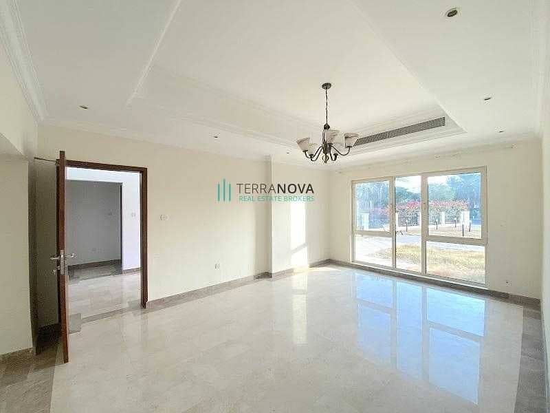 10 Entertainment Foyer| Lake View | Non - Upgraded