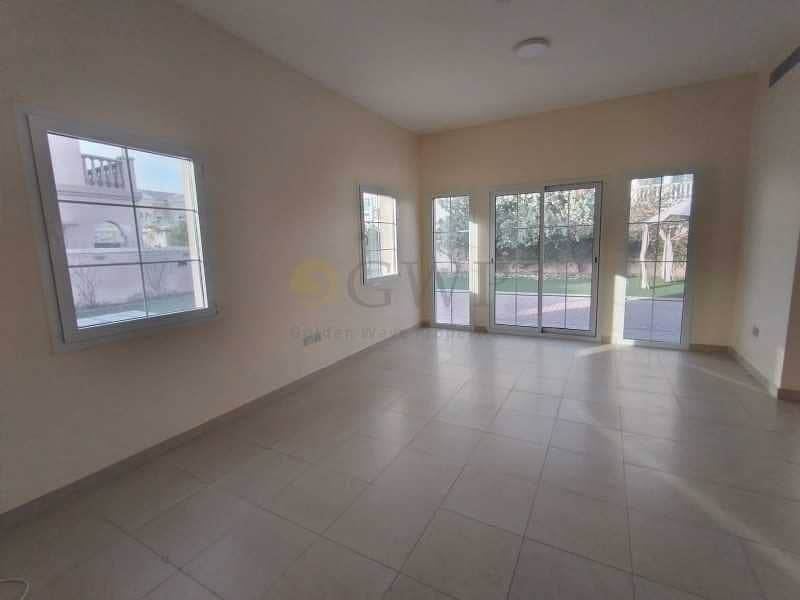 6 Close To Mall | Freshly Painted | Landscaped |