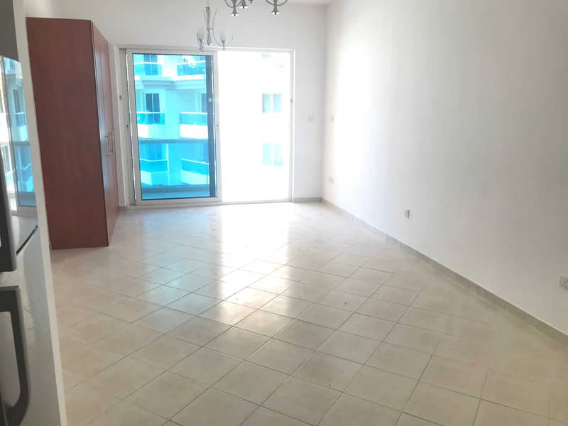 Vacant studio with parking and lake view for sale in Crescent Tower,IMPZ