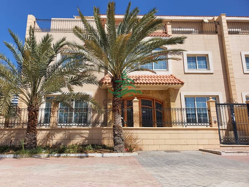 Charming and clean 5 Bedrooms Villa located in prime location