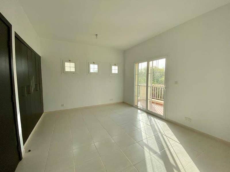 SPECIAL PRICE | END UNIT  WITH MAID & STUDY ROOM | WALKING DISTANCE TO PARK, SCHOOL & LAKE