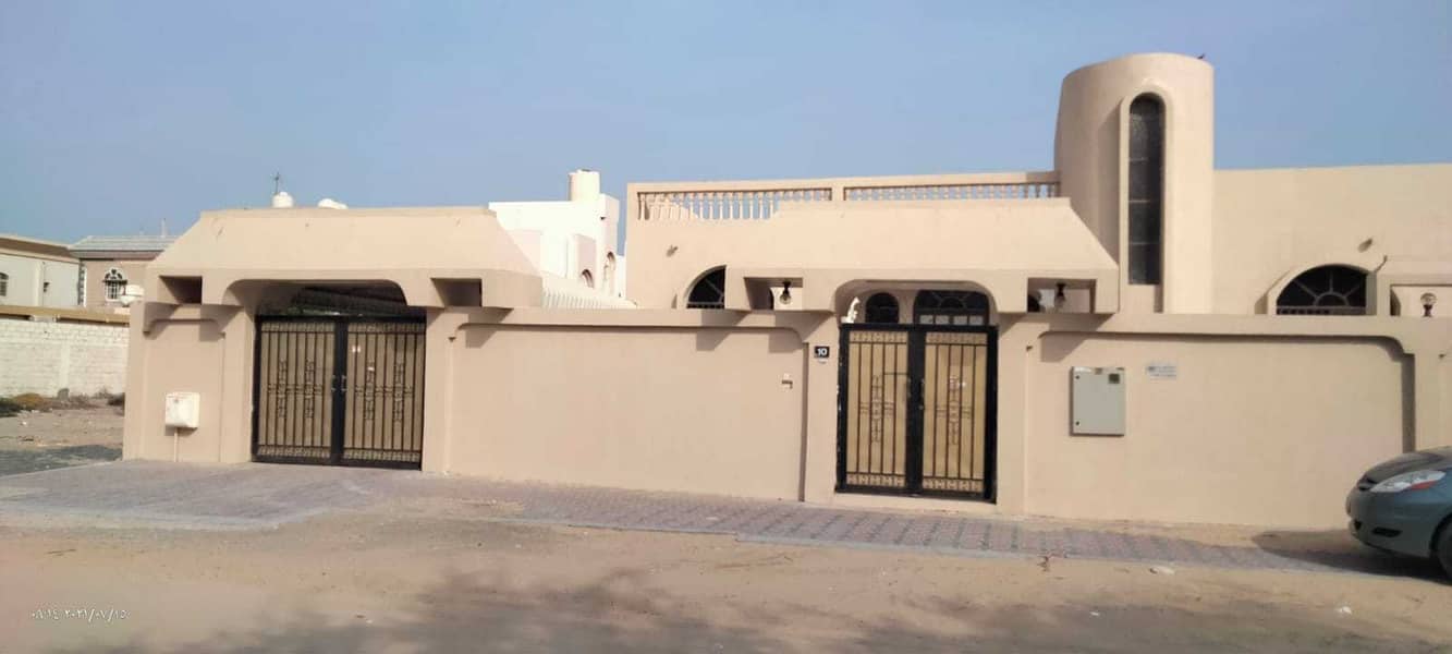 For rent villa in Sharjah Wasit suburb special location Close to Khaled Horreya Kitchen