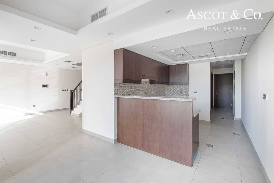 6 4 BED | SPACIOUS LIVING | MID UNIT | OCT