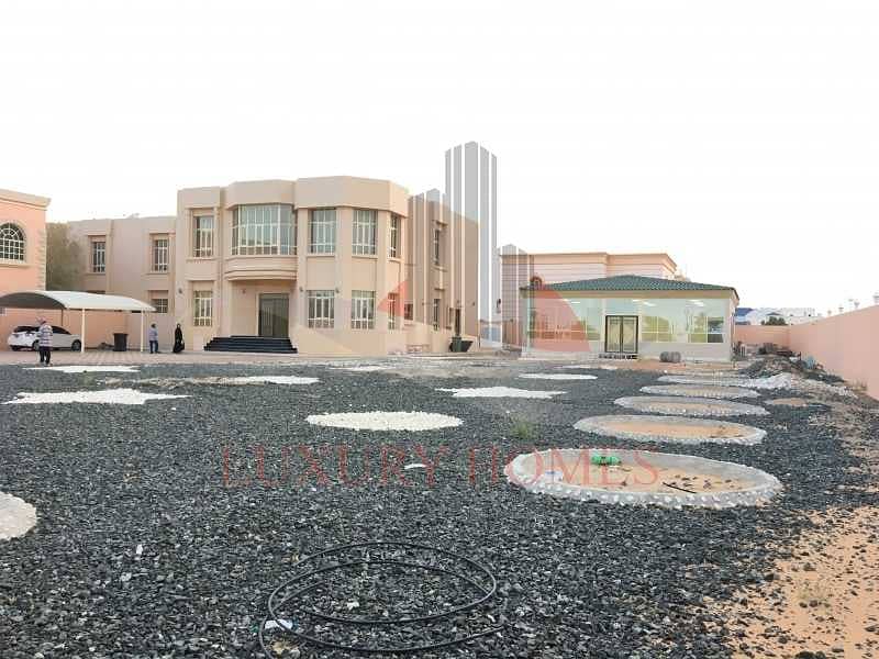 Huge 5 Master Bedrooms Villa With Brand New Majlis Outside in Al Markhaniya