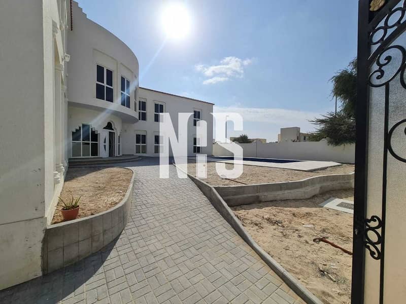 2 Spacious Villa with Swimming Pool & Backyard .