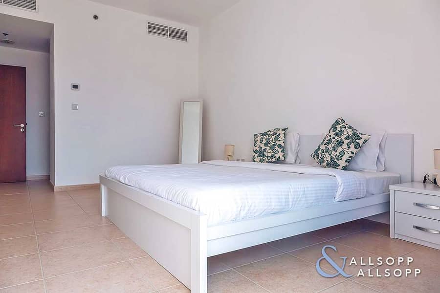 9 Sea View | Upgraded | Furnished | 1 Bed