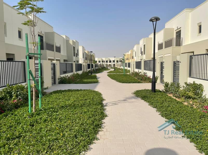 18 Type 2  3BR + M | Townhouse near the pool and basketball court