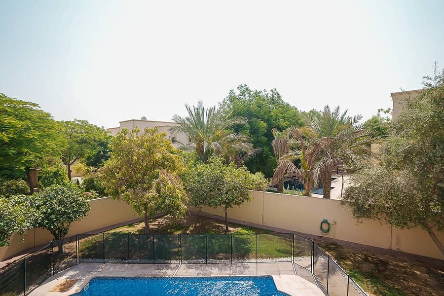 12 Large family home | Private pool | Peaceful area