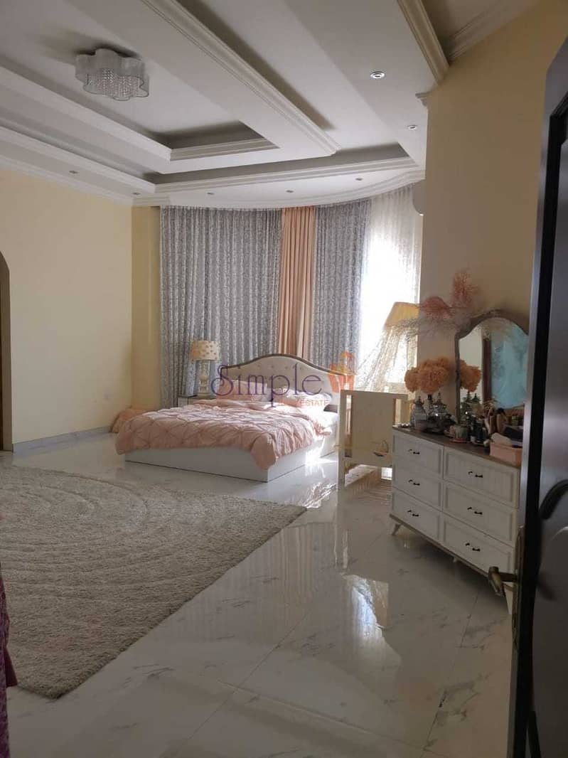 9 3 B/R Villa With an Extension Room Outside Located in Al Warqaa