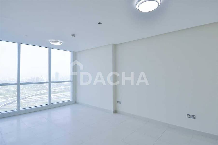 20 Spacious 3Bed+Maid / Nice View / Chiller Free