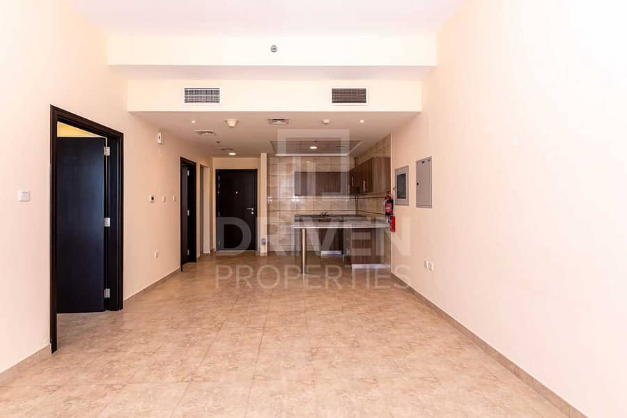 High Floor and Well-kept w/ Amazing View High Floor and Well-kept w/ Amazing View
