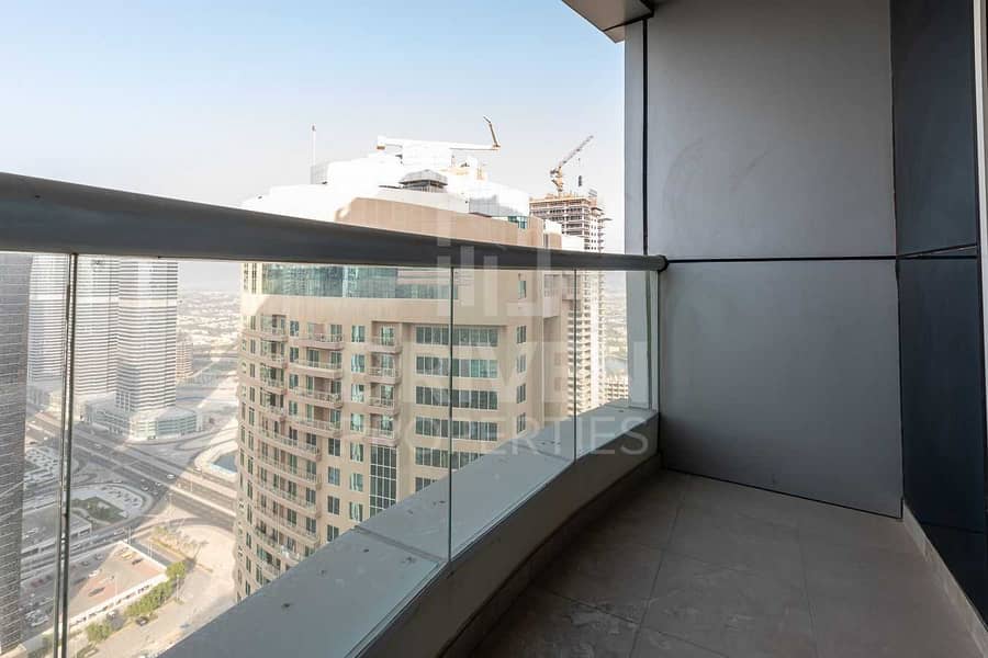 18 High Floor and Well-kept w/ Amazing View