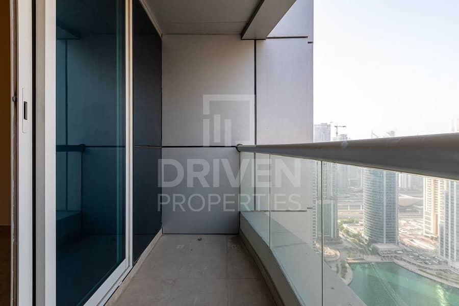 19 High Floor and Well-kept w/ Amazing View