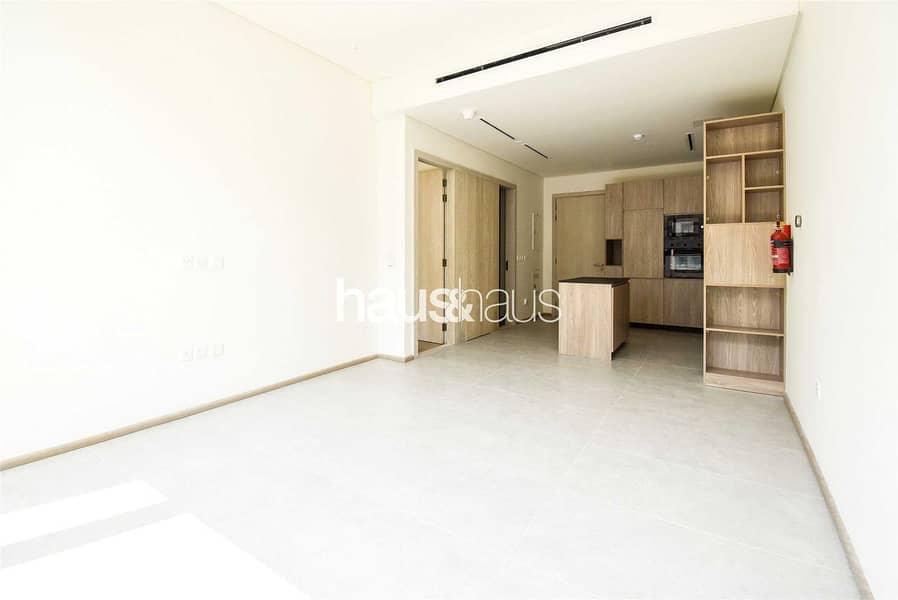 Brand New | High End Modern Finishing Brand New | High End Modern Finishing