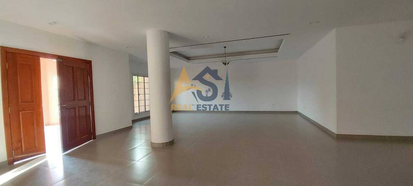 8 Spacious 4 BR+ Maid's Room| Commercial Villa| Prime Location| FoRent