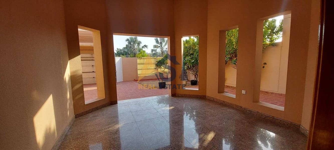 9 Spacious 4 BR+ Maid's Room| Commercial Villa| Prime Location| FoRent