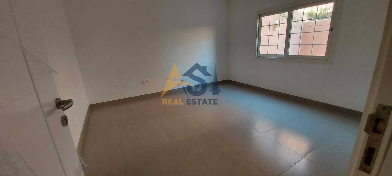 13 Spacious 4 BR+ Maid's Room| Commercial Villa| Prime Location| FoRent