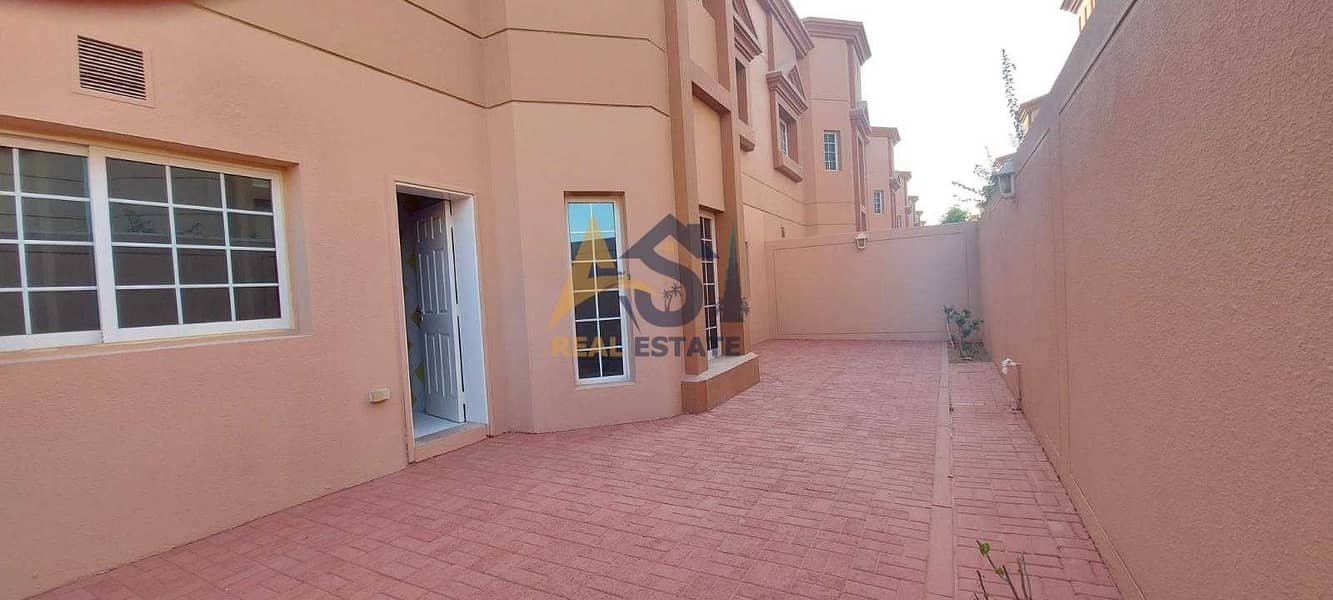 22 Spacious 4 BR+ Maid's Room| Commercial Villa| Prime Location| FoRent