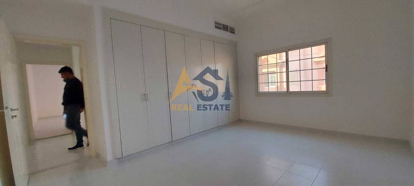 26 Spacious 4 BR+ Maid's Room| Commercial Villa| Prime Location| FoRent