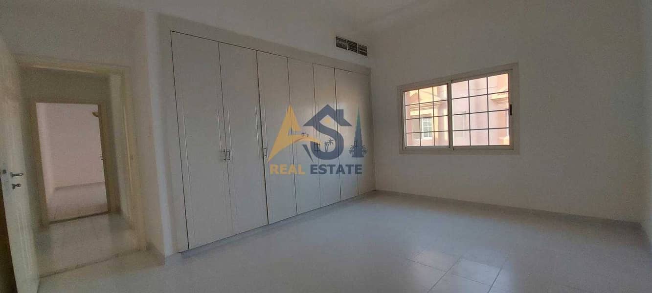 27 Spacious 4 BR+ Maid's Room| Commercial Villa| Prime Location| FoRent