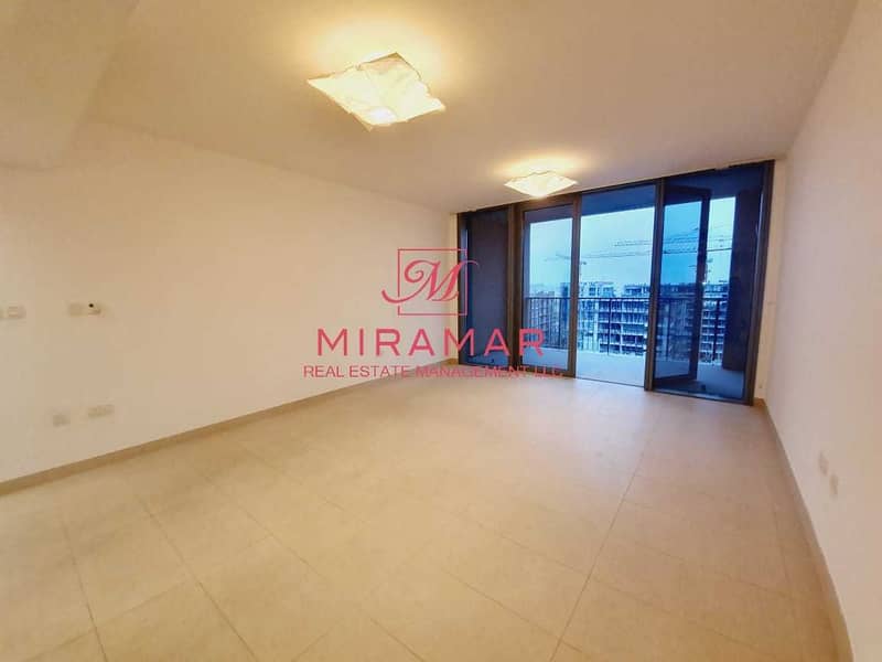 7 Fabulous / Spacious Unit on High Floor/ Vacant