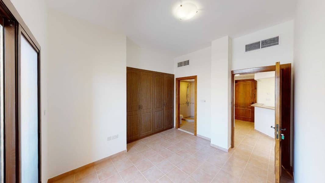 11 No commission | 1 Month free | Spacious balcony