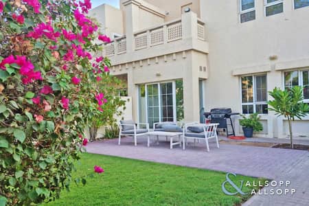 3 Bedroom Villa for Rent in The Lakes, Dubai - Exclusive | 3 Beds | Backing Pool and Park 3 Bedroom Villa for Rent in The Lakes, Dubai - Exclusive | 3 Beds | Backing Pool and Park