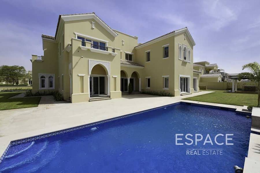 Large Landscaped Garden with Private Pool Large Landscaped Garden with Private Pool