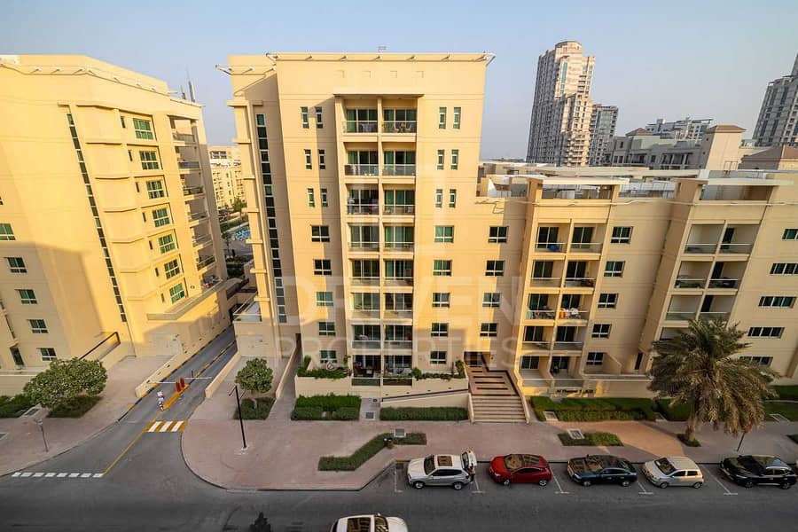 18 High Floor | Well-managed Apt | Good ROI