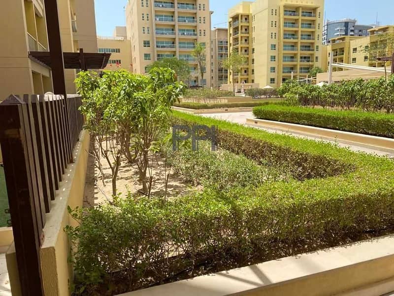 8 1BR /Furnished/Private Garden