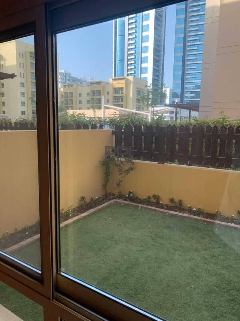 10 1BR /Furnished/Private Garden