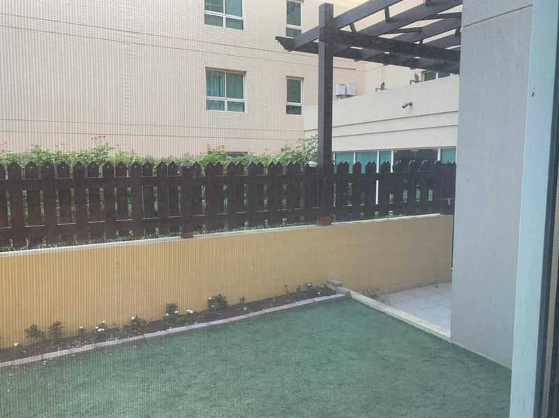 11 1BR /Furnished/Private Garden