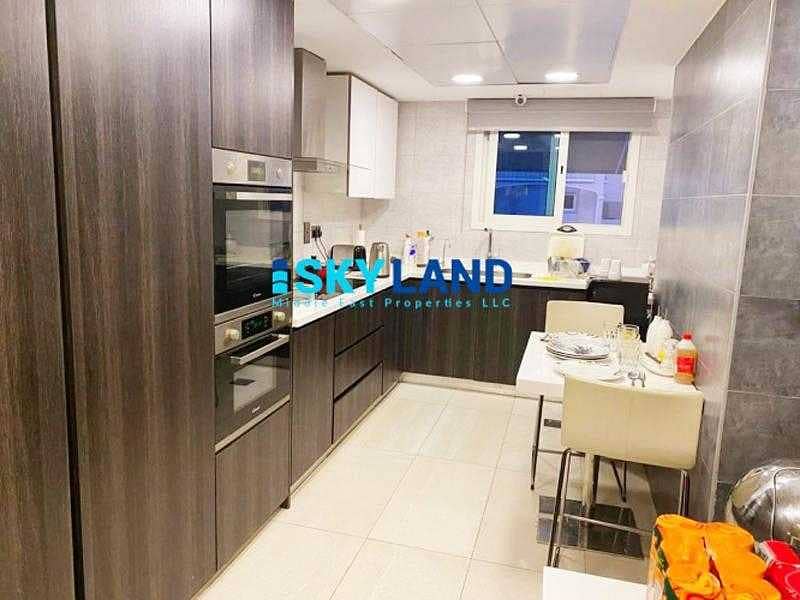 5 Single Row 5+M w/ Upgraded Modern Kitchen and Pool !