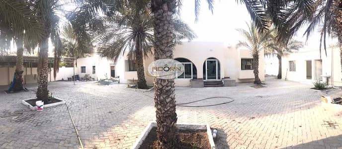 Renovated 3 bedroom villa with private garden/driver room  Al Jafaliya
