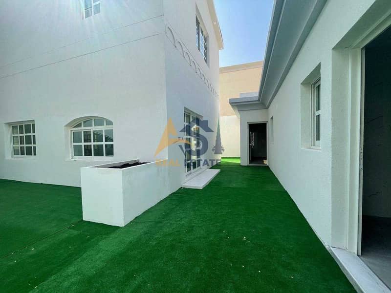 3 Villa with Seven Bedrooms and Parking