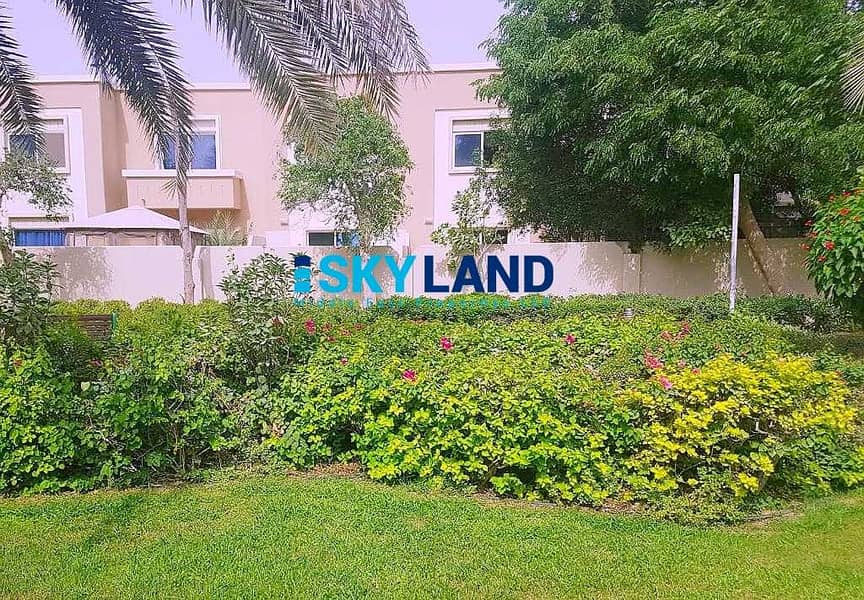 Single Row 2 Beds + Store w/ Private Garden in Great Location ! Single Row 2 Beds + Store w/ Private Garden in Great Location !
