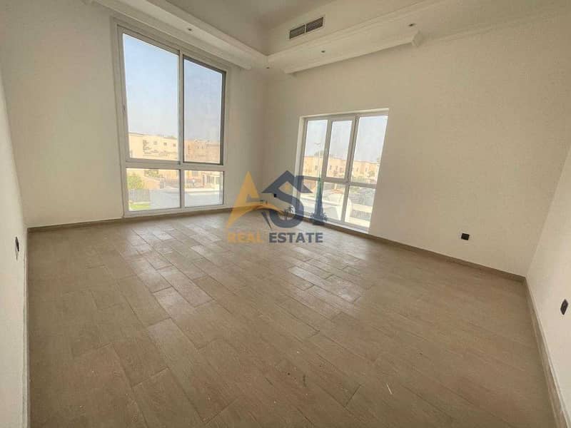 9 Villa with Four Rooms and Two Parkings