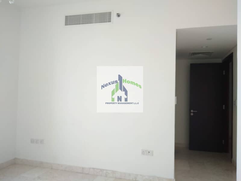 15 Well Maintained 3 BHK Beautiful View Perfect  Home