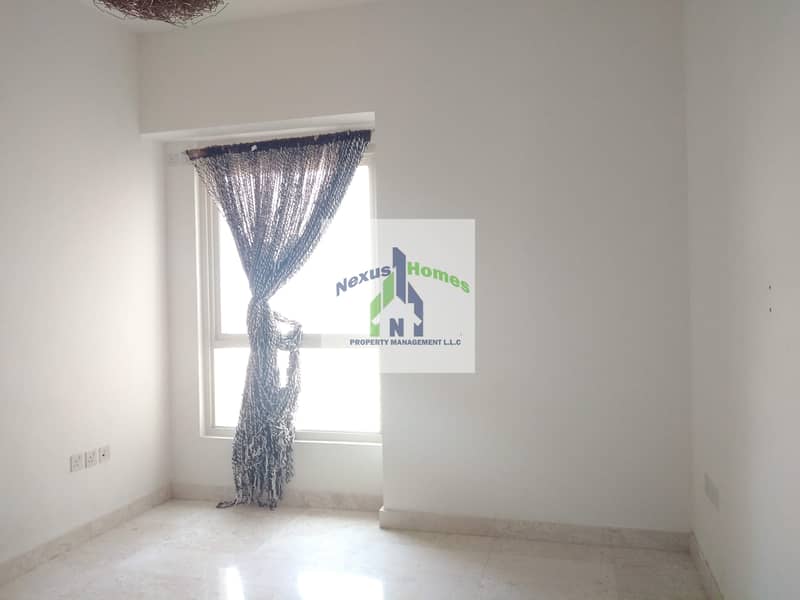 20 Well Maintained 3 BHK Beautiful View Perfect  Home