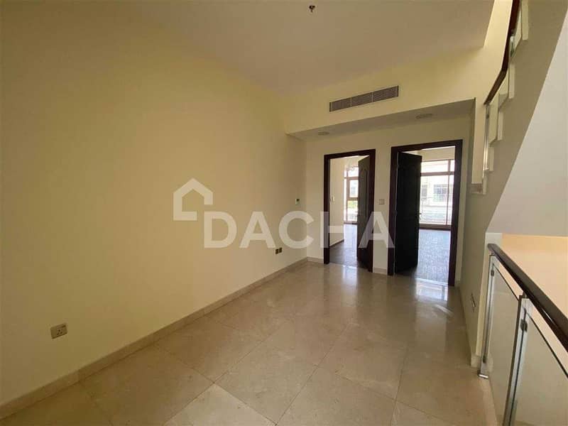 25 Spacious 3 Bed + Maids / Large Terrace / Vacant