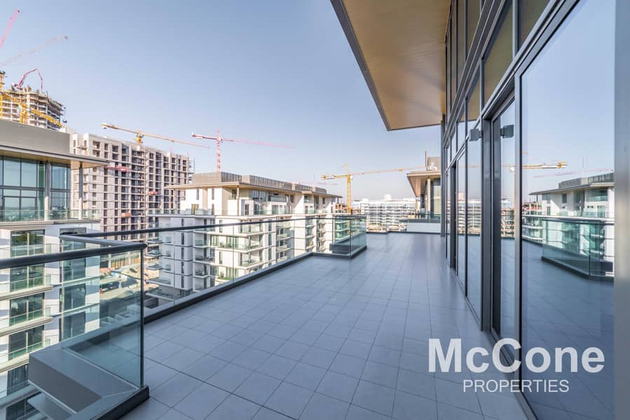 6 Large Layout| Pool View| Bright Apartment
