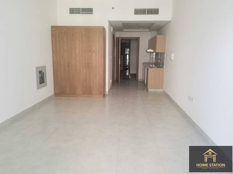10 Spacio and large studio at a prime location with Gas and maintenanc free offer for rent in fubai silicon oasis 24k/6 chq