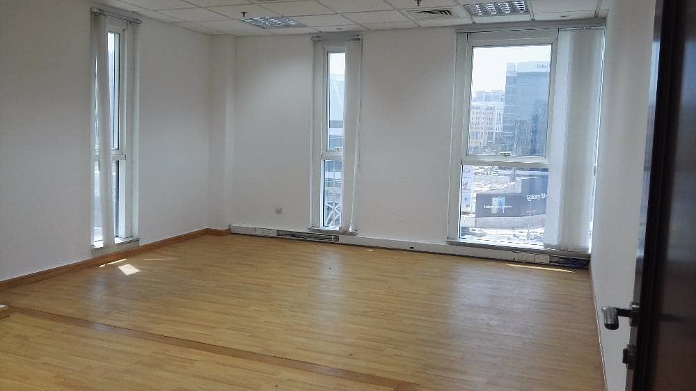 900qft INDEPENDENT OFFICE WITH CHILLER FREE, IN DEIRA