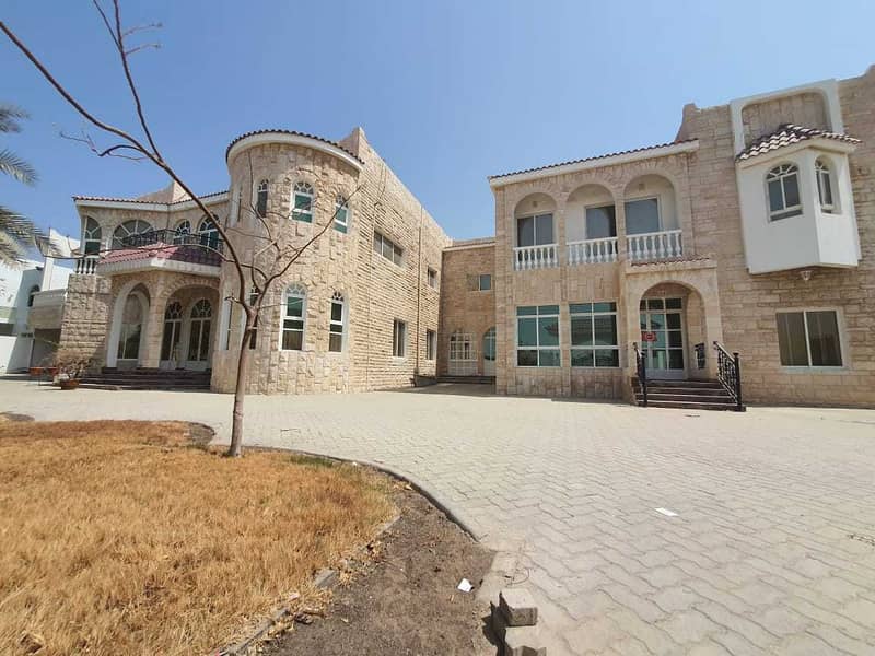 wonderful villa 11 rooms for rent in Sharqan Sharjah excellent location beautiful decoration