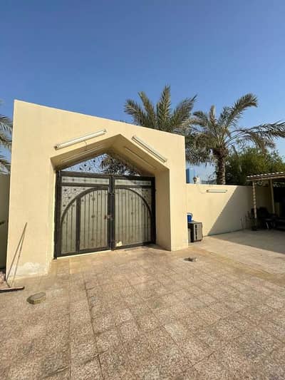 Two-storey villa for rent in Ajman, Mushairif area, 6 bedrooms, a council, a hall, and an external council without furniture 90 thousand, with furnitu