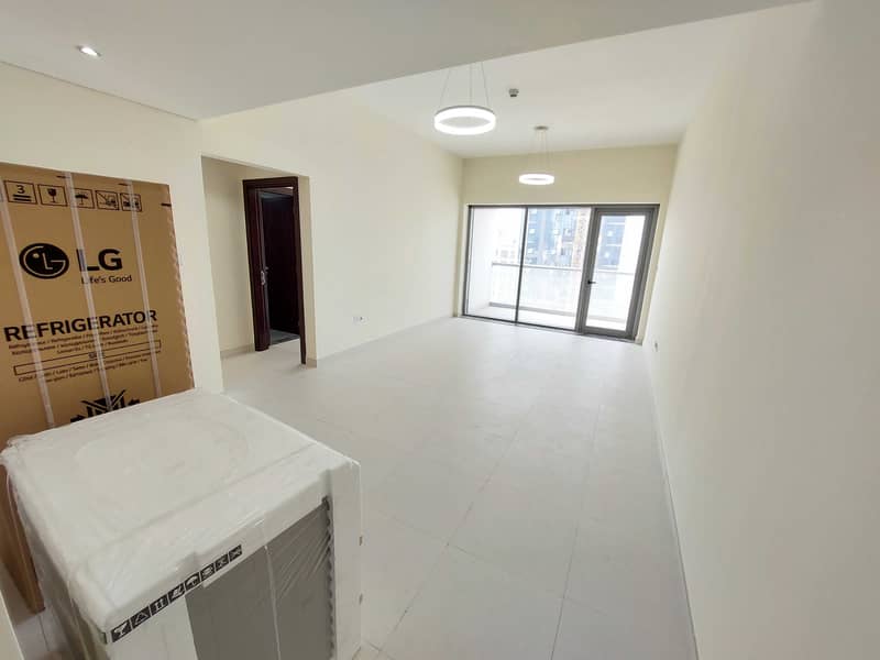 شقة في شارع الشيخ زايد 2 غرف 70000 درهم - 5381917
